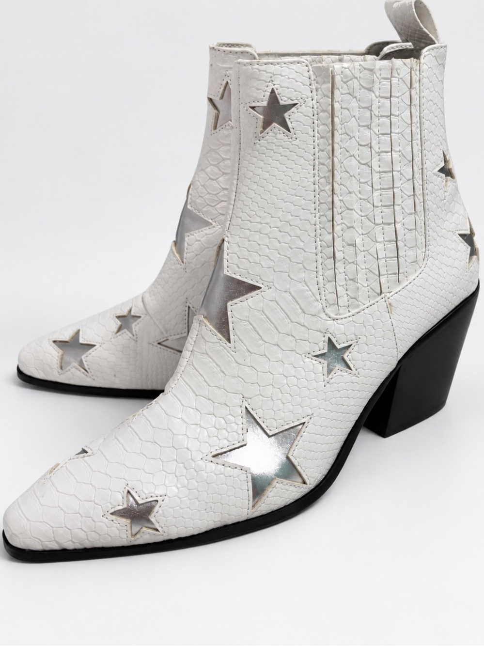 Betsey Johnson Izak White Snake Embossed Silver Star Festival Western Boots 7.5